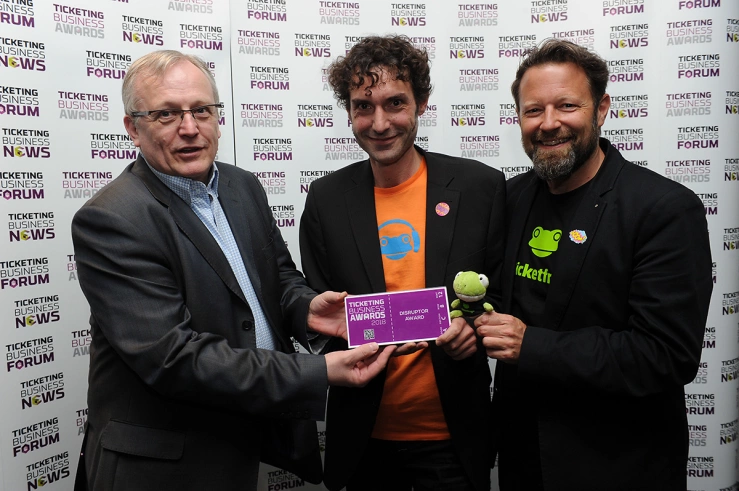 Dirsruptor award GL Die Geschäftsleitung von Eventfrog nimmt den Ticketing Business Award entgegen